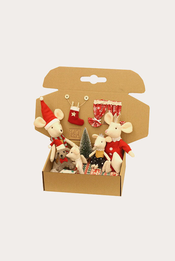 Christmas Mouse Family Dollhouse